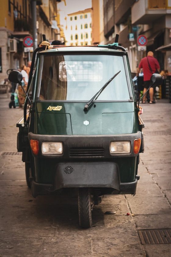 Triporteur dans une rue italienne